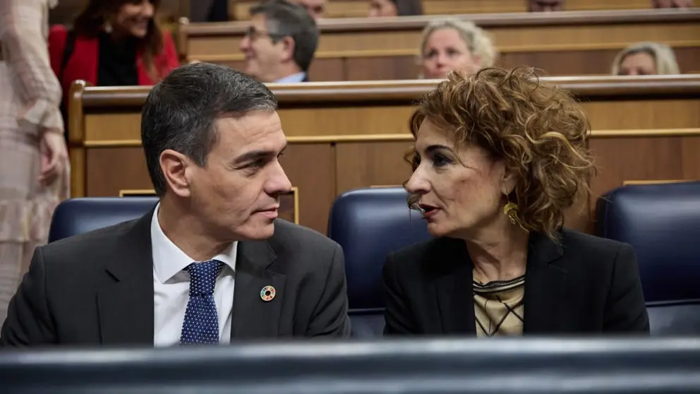 Pedro S&aacute;nchez, junto a Mar&iacute;a Jes&uacute;s Montero en el Congreso de los Diputados (1)