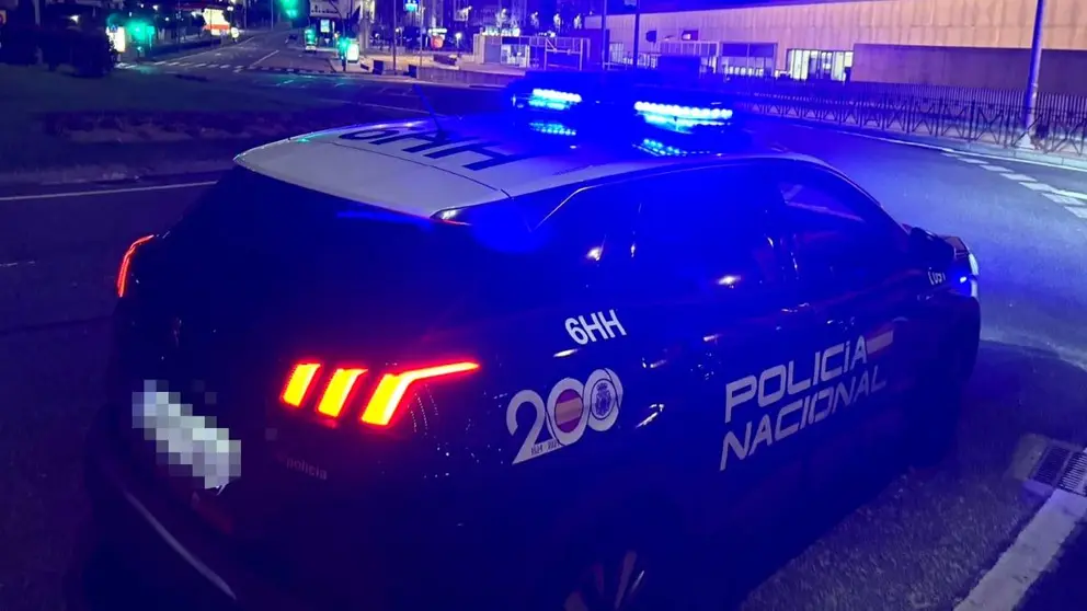 Un coche de la Polic&iacute;a Nacional en una foto de archivo