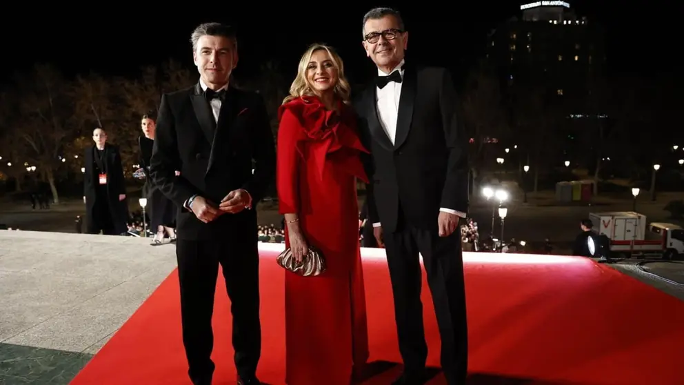 La alcaldesa de Granada, Marifr&aacute;n Carazo, en el centro de la imagen (4)