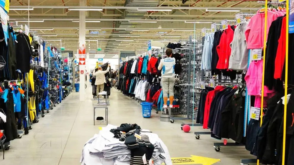 Interior de tienda Decathlon