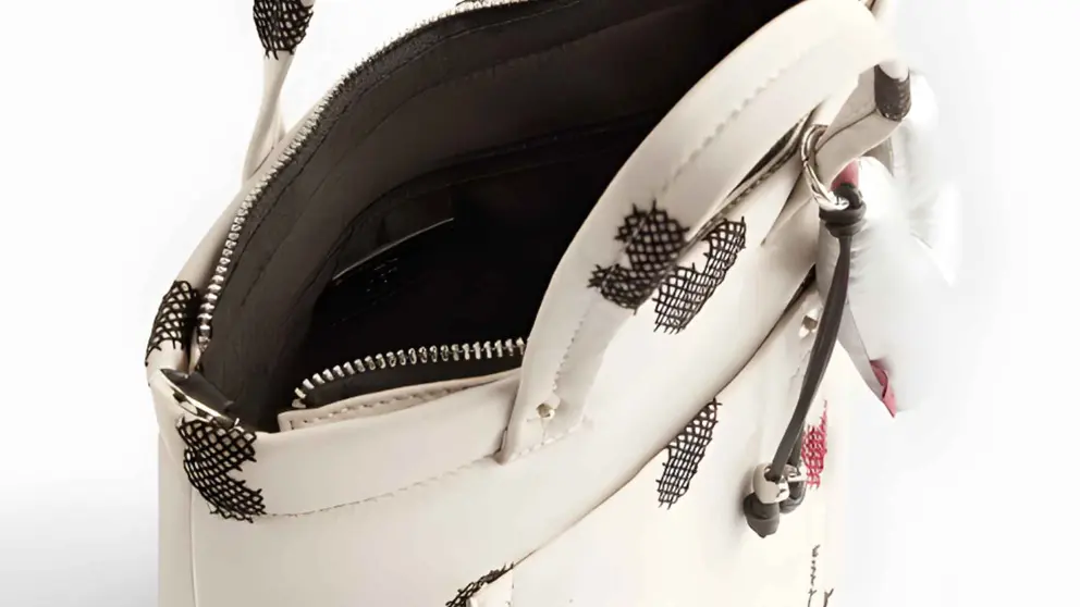 Bolso tote de nylon con bordado corazones de Parfois