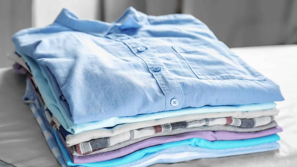 Camisas planchadas con el planchador de camisas y blusas Cleanmaxx de Lidl