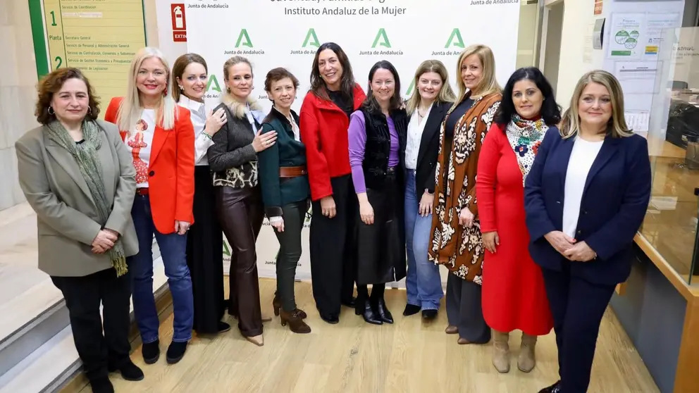 La consejera Loles L&oacute;pez ha presidido la reuni&oacute;n con las coordinadoras del IAM