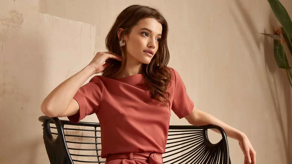 Una mujer a la moda con las rebajas de El Corte Ingl&eacute;s