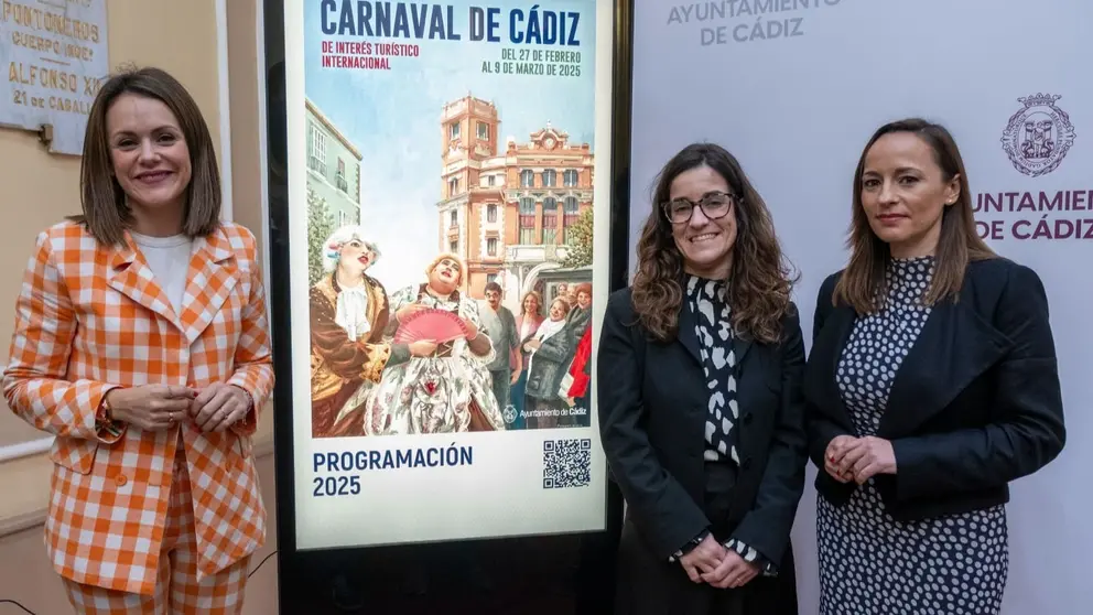 Beatriz Gandullo, junto a Virginia Mart&iacute;n y Gloria Baz&aacute;n