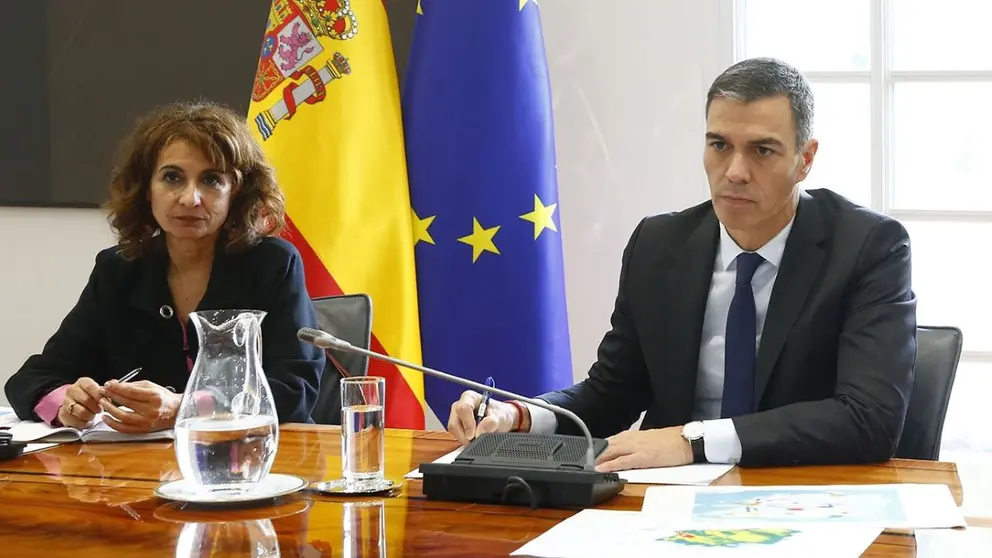 Mar&iacute;a Jes&uacute;s Montero y Pedro S&aacute;nchez
