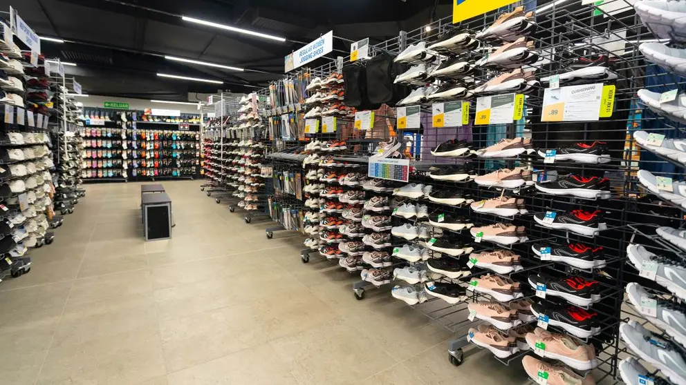 Secci&oacute;n de calzado en Decathlon