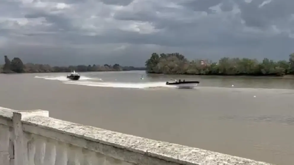 Persecuci&oacute;n a una narcolancha en Coria del R&iacute;o