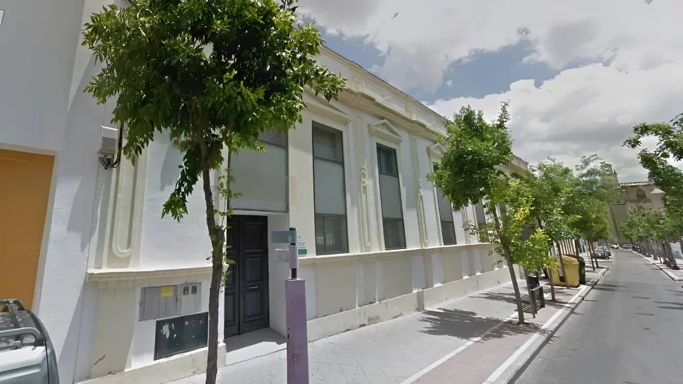 Antigua Escuela de Idiomas en la calle Taxdirt de Jerez