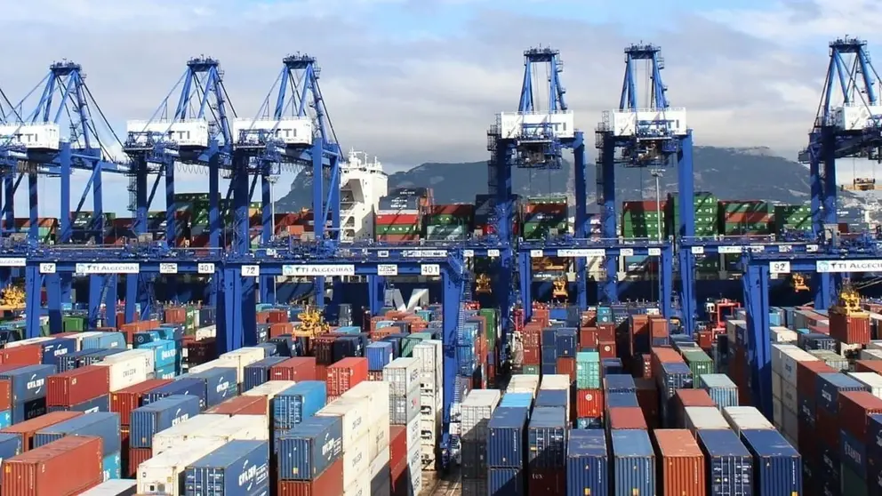 Vista del Puerto de Algeciras, fundamental en la captaci&oacute;n de inversiones y en el comercio exterior