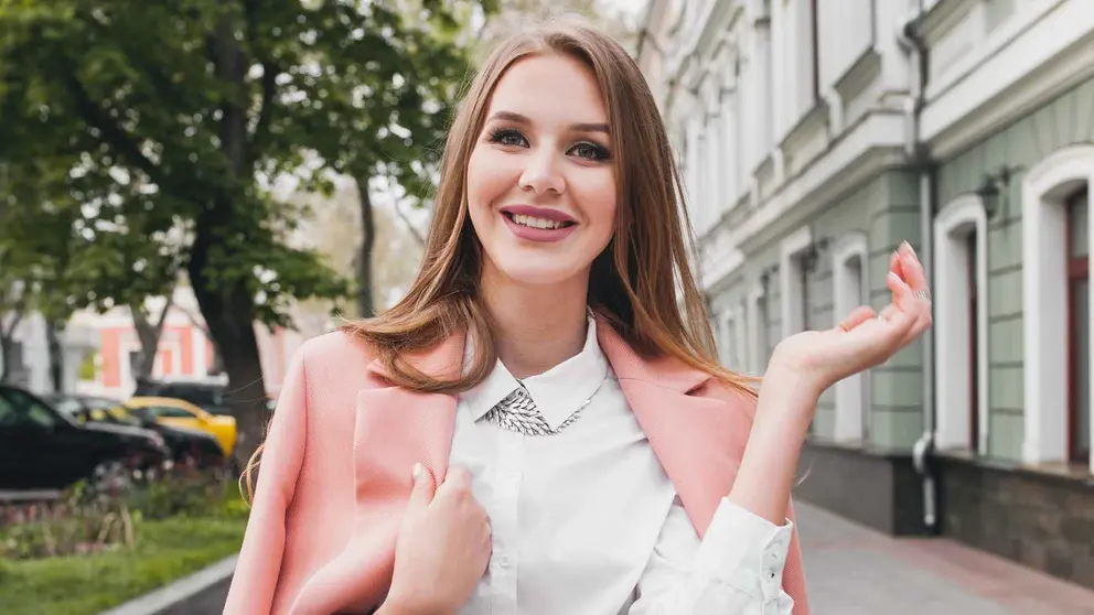 Una mujer a la moda con complementos de Marypaz