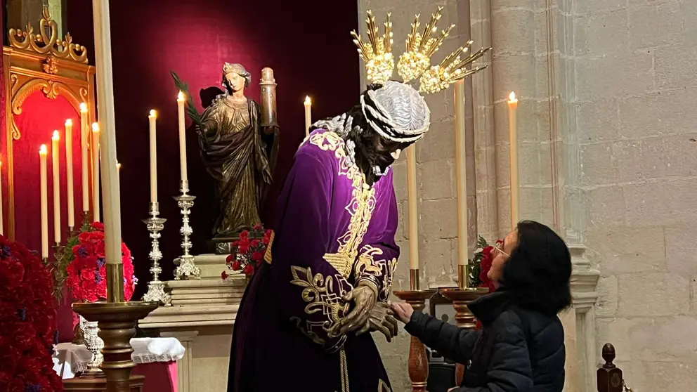 Besamanos al Se&ntilde;or de la V&iacute;a Crucis en Jerez | El MIRA