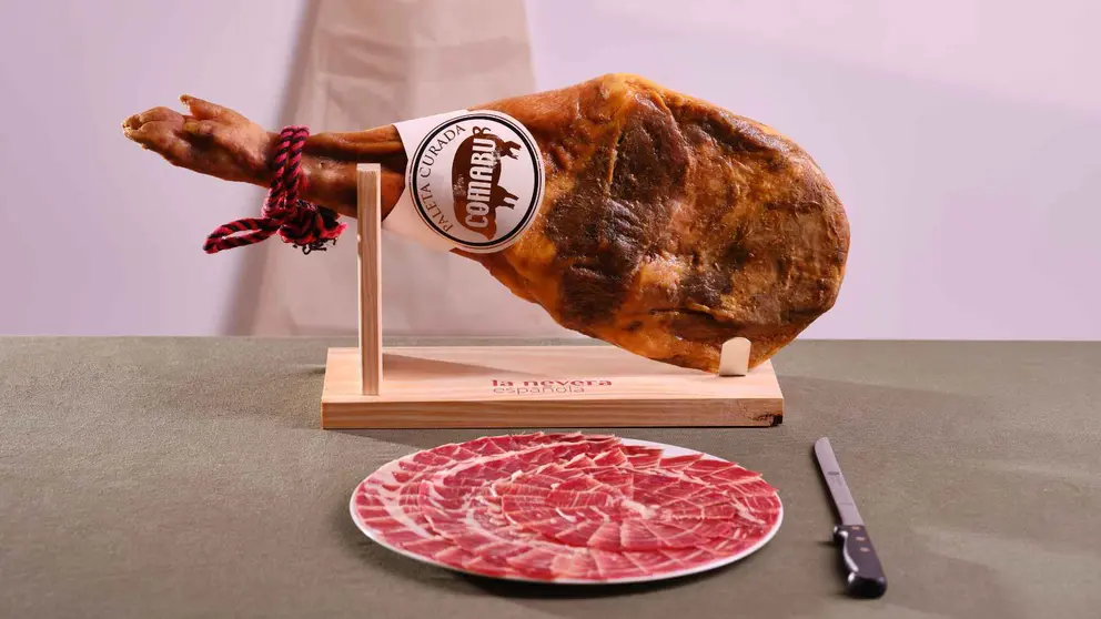 Comabu - Kit con Paleta 50% Duroc, Jamonero, Cuchillo y Delantal de La Nevera Espa&ntilde;ola