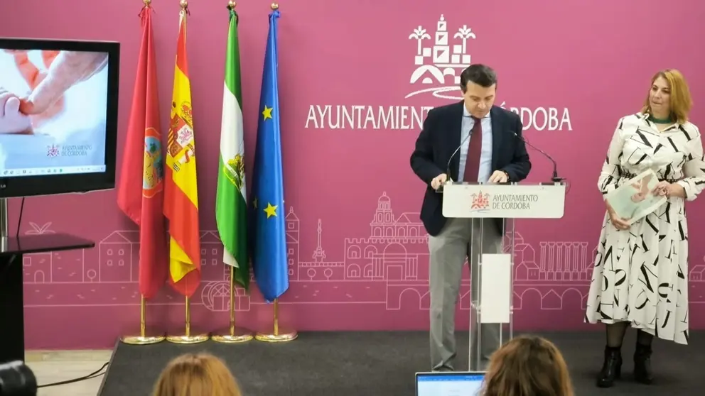 El alcalde de C&oacute;rdoba, Jos&eacute; Mar&iacute;a Bellido, durante la comparecencia de prensa