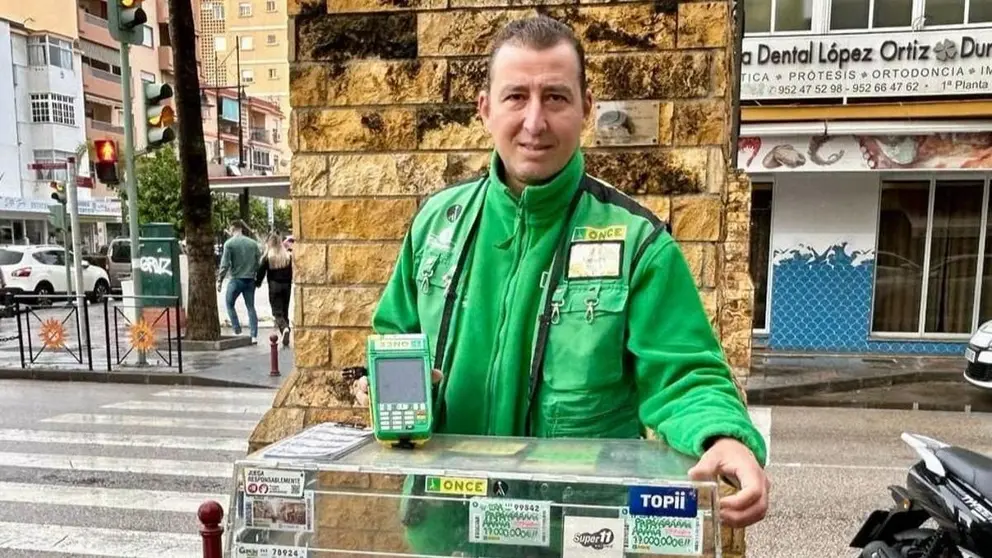 Alejandro P&eacute;rez, vendedor de la ONCE en Fuengirola