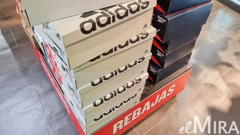 Cajas de zapatillas Adidas y Reebok