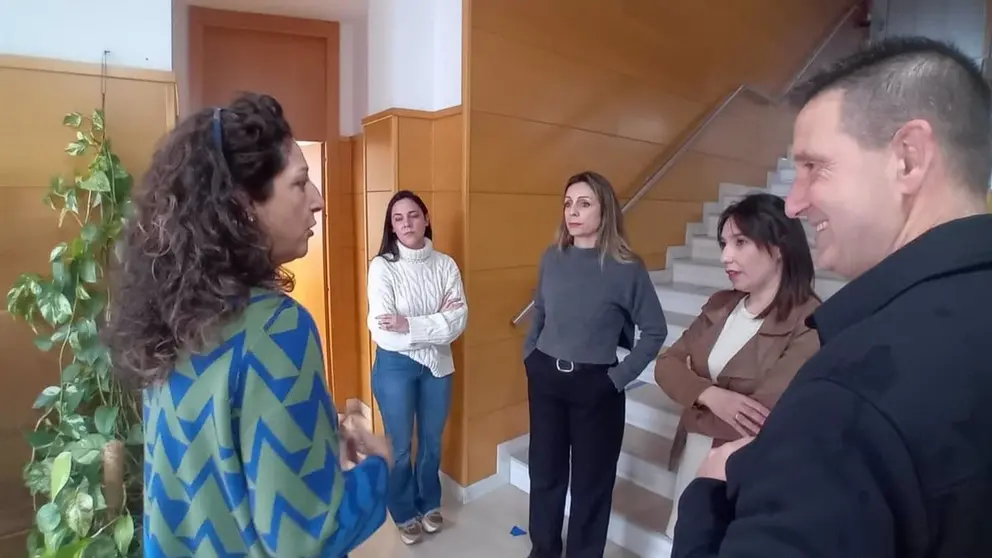 Ana Mata visita Vilches para conocer el desarrollo del programa T-Acompa&ntilde;amos