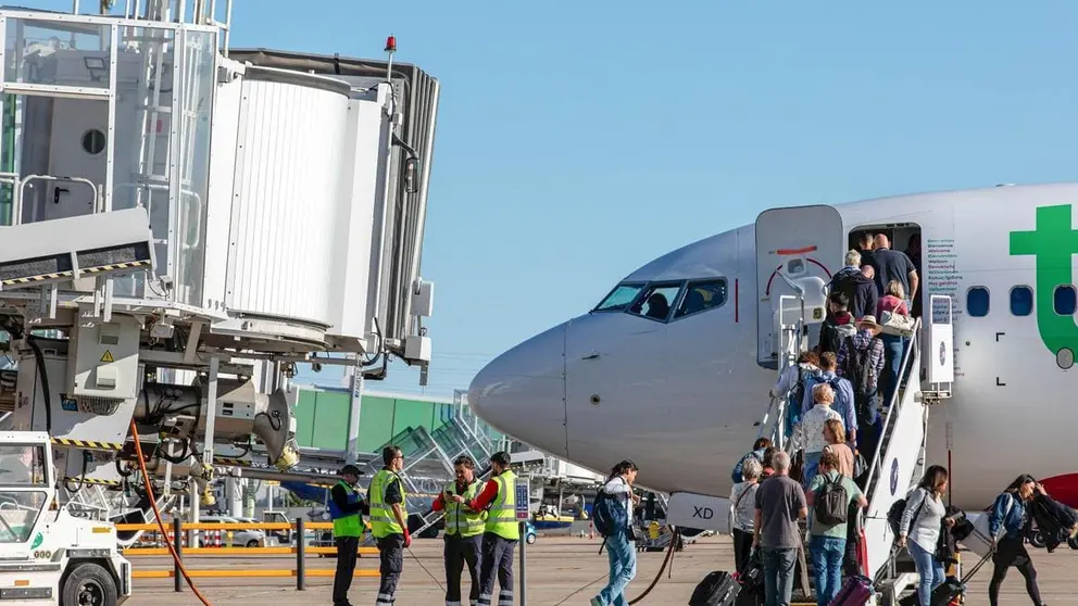 Pasajeros embarcando en el aeropuerto de Sevilla