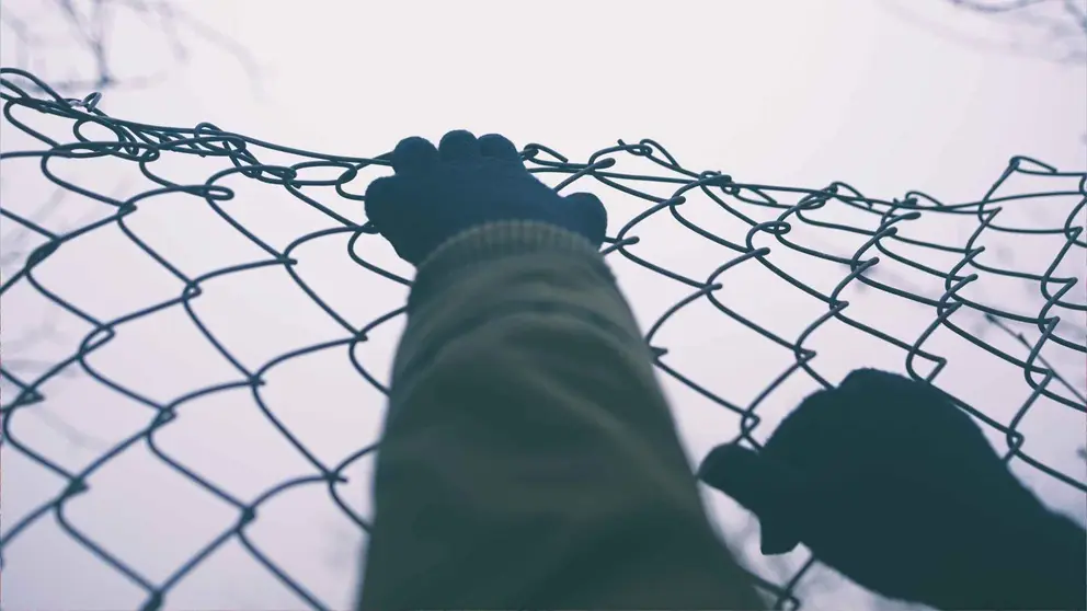 Escalado de vallado met&aacute;lico