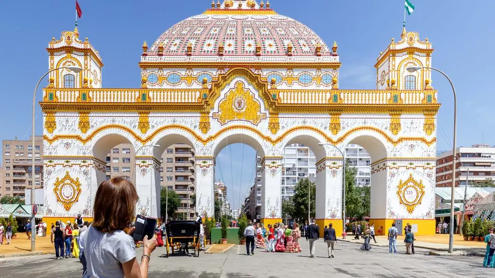 Portada de la Feria de Abril de Sevilla
