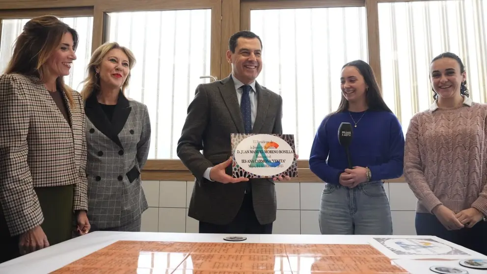 Juanma Moreno ha inaugurado el centro IES Ana Carmona 'Veleta' en Mijas