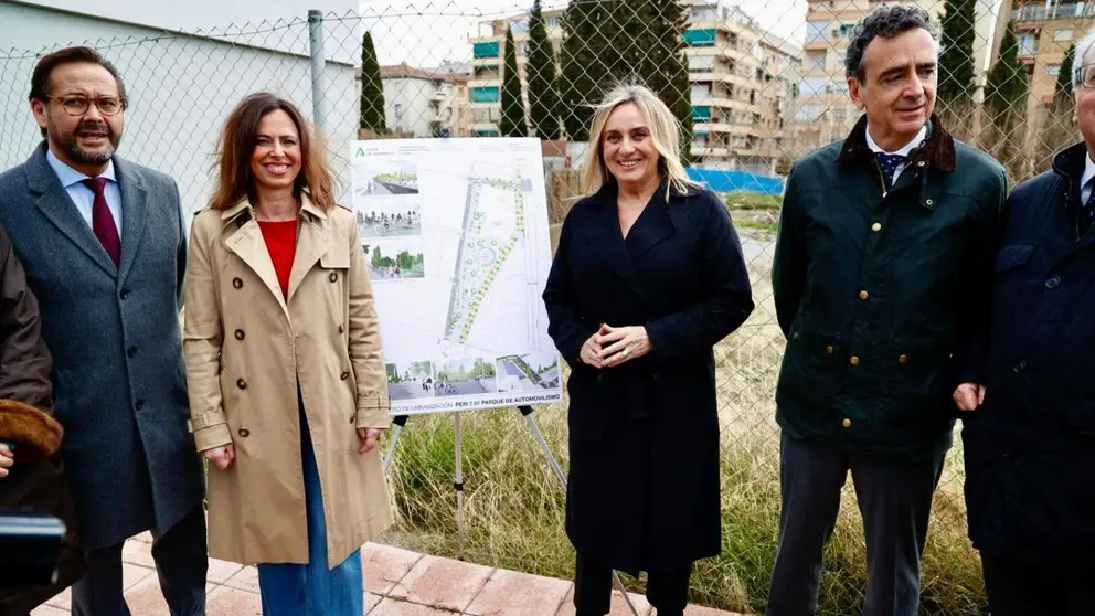 La alcaldesa de Granada, Marifr&aacute;n Carazo, junto a la consejera de Fomento Roc&iacute;o D&iacute;az