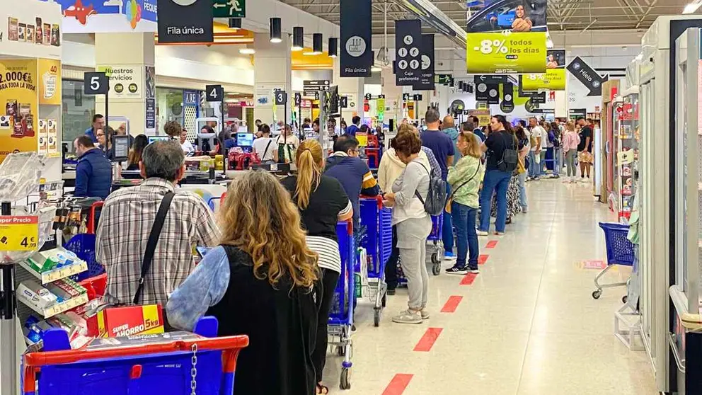 Colas de clientes en Carrefour