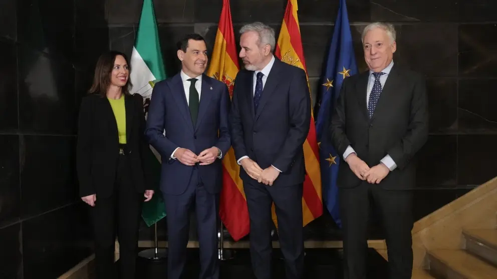 Juanma Moreno, junto al presidente de Arag&oacute;n Jorge Azc&oacute;n