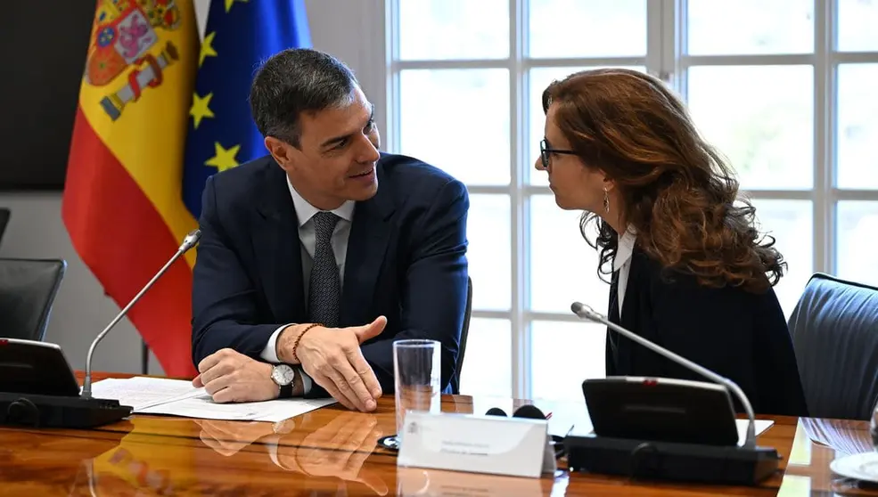 El presidente del Gobierno de Espa&ntilde;a, Pedro S&aacute;nchez, junto a la ministra de Sanidad M&oacute;nica Garc&iacute;a