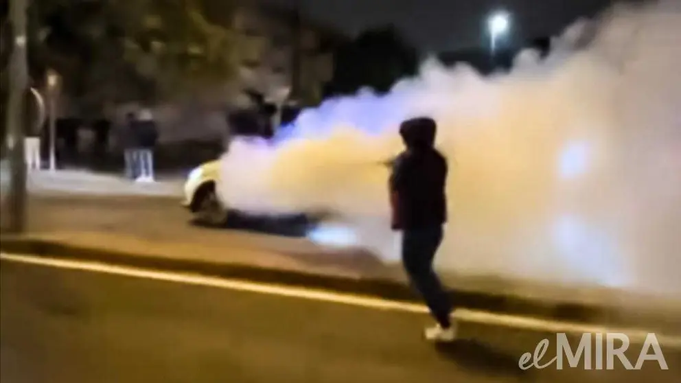 Vac&iacute;an extintor a un coche de la Polic&iacute;a Local en Jerez