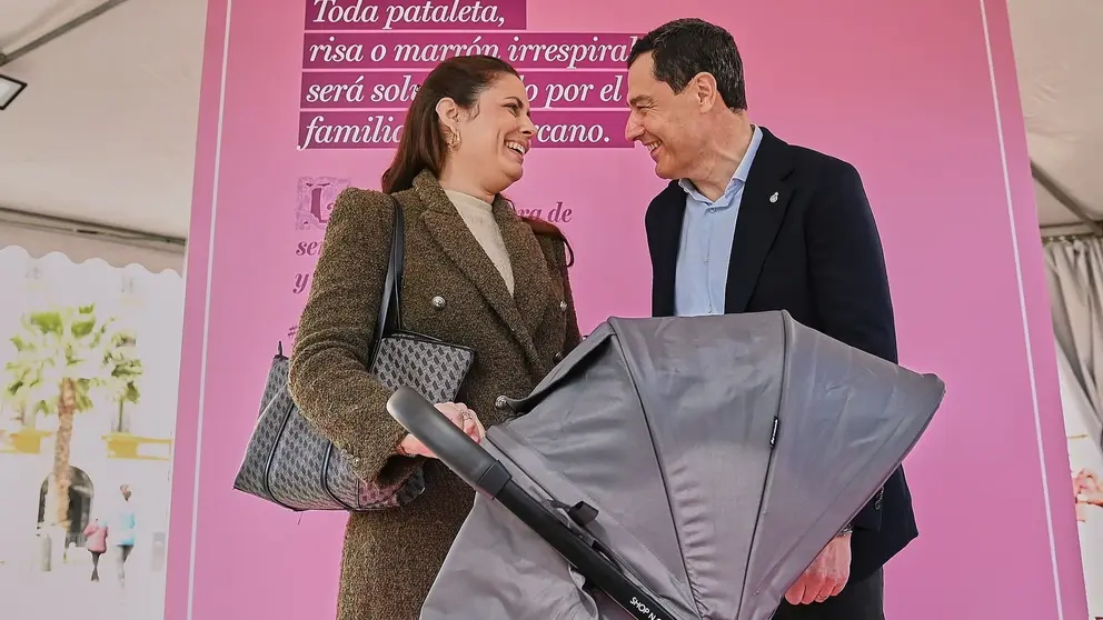 Juanma Moreno ha subrayado que las mujeres "tienen derecho a su tiempo de ocio y bienestar"