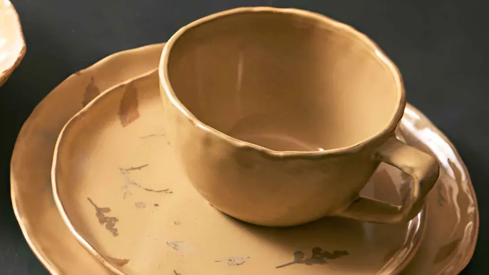 Vajilla de gres con estampado de hojas de Zara Home