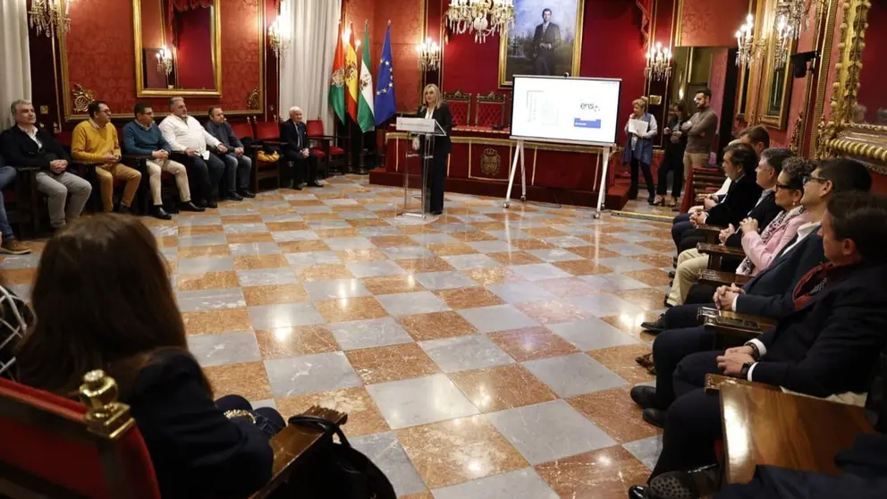 Marifr&aacute;n Carazo, alcaldesa de Granada, en el centro de la imagen (1)