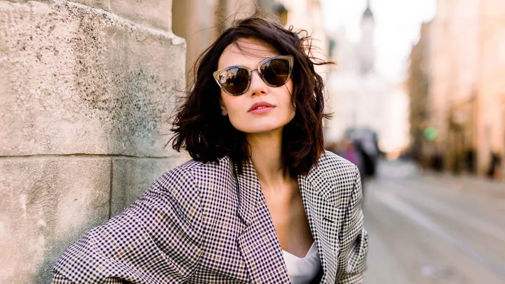 Una mujer con prendas de El Corte Ingl&eacute;s