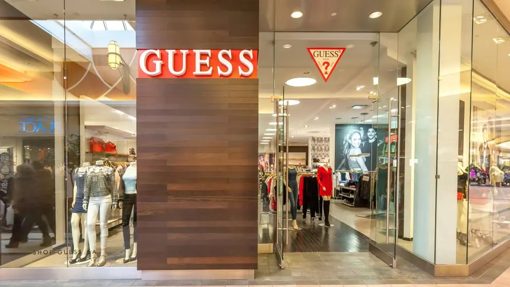 Tienda GUESS en centro comercial