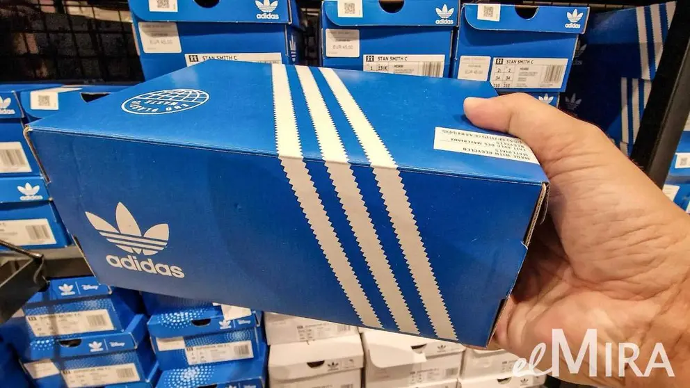 Caja de Adidas