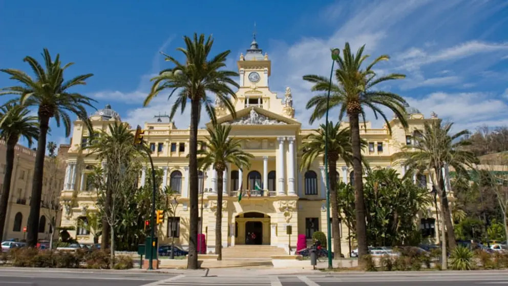 Imagen de la fachada del Ayuntamiento de M&aacute;laga
