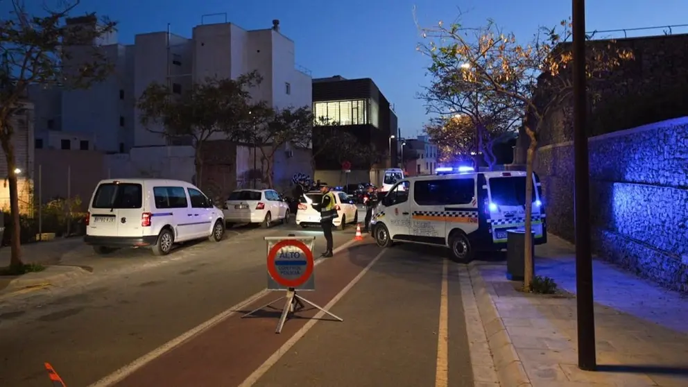 Agentes del Grupo R&aacute;pido de Intervenci&oacute;n Policial (GRIP) de la Polic&iacute;a Local de Almer&iacute;a durante su primer turono operativo