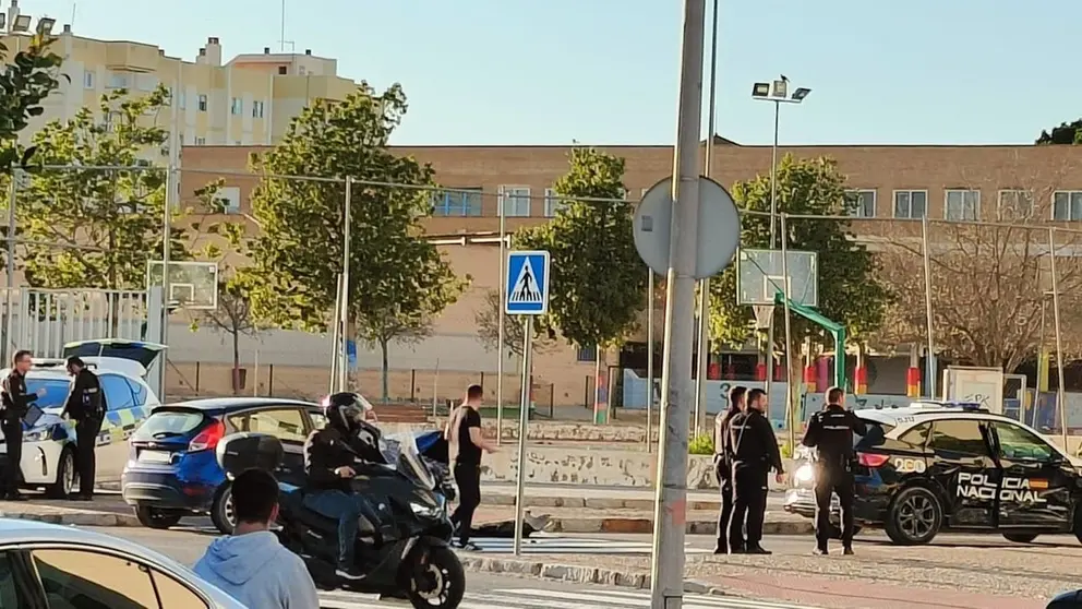 Varias patrullas de polic&iacute;a se han dessplazado hasta el lugar de los hechos