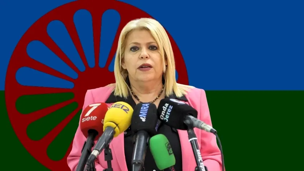 Mamen S&aacute;nchez, l&iacute;der del PSOE de Jerez. Fondo de la bandera del pueblo gitano