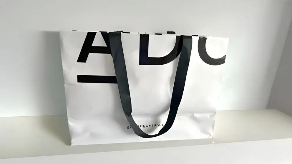 Bolsa de compra de Adolfo Dom&iacute;nguez