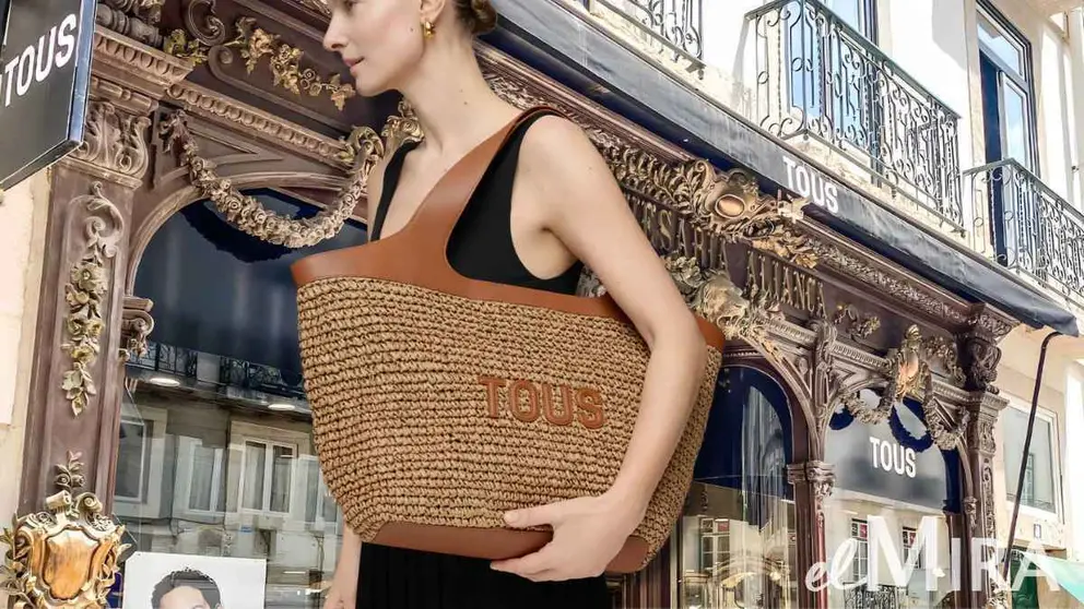 El nuevo bolso capazo de rafia de Tous