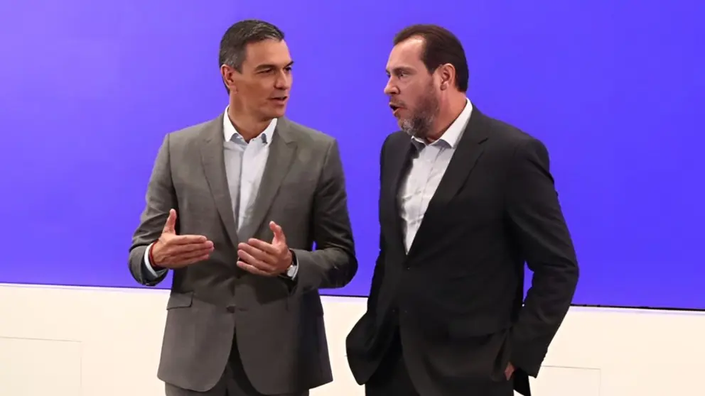 Pedro S&aacute;nchez y el ministro &Oacute;scar Puente