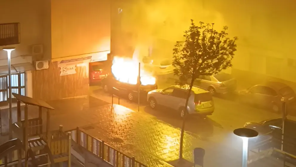 Incendio de veh&iacute;culos en Icovesa