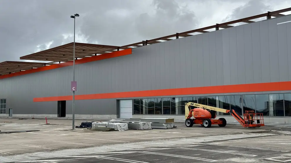 Obras del nuevo local de Obramat en Luz Shopping | Cristo Garc&iacute;a