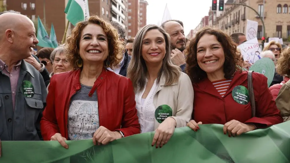 Mar&iacute;a Jes&uacute;s Montero en la manifestaci&oacute;n por la sanidad p&uacute;blica en Sevilla