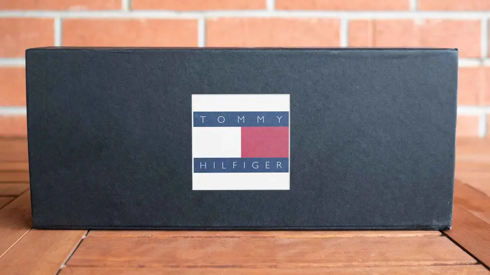 Caja de zapatillas Tommy Hilfiger