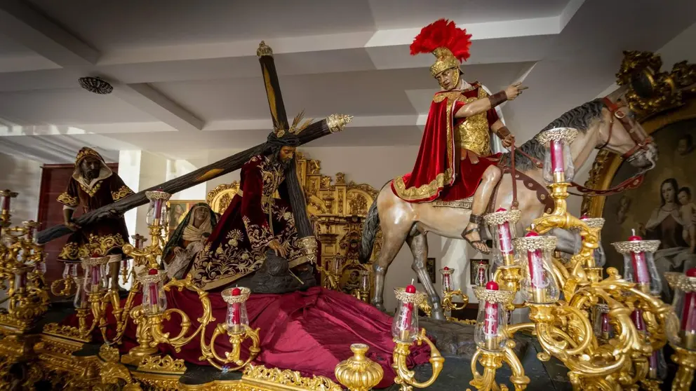 Paso de las Tres Ca&iacute;das de Triana