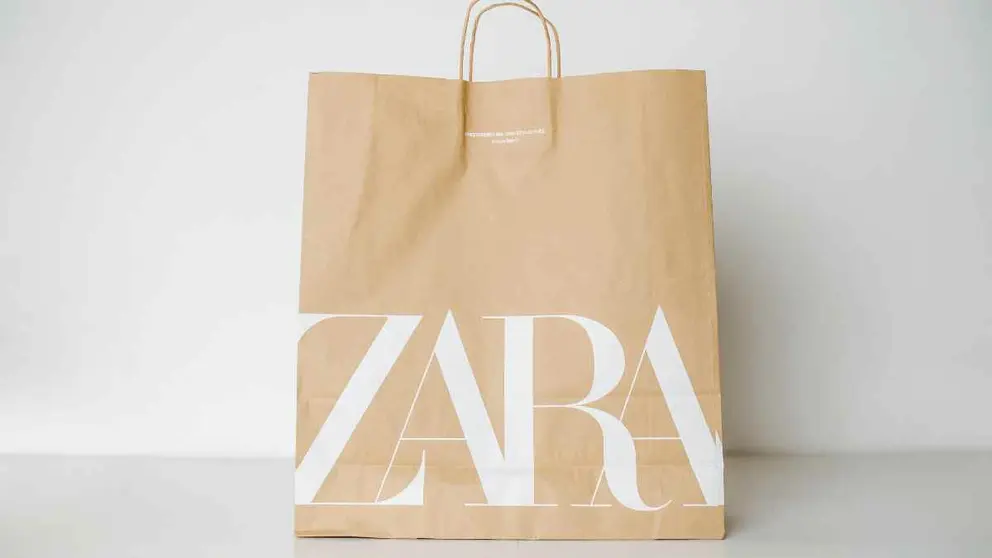 Bolsa de papel reciclado de ZARA