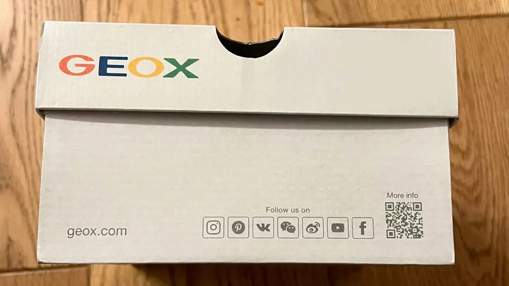 Caja de zapatillas Geox